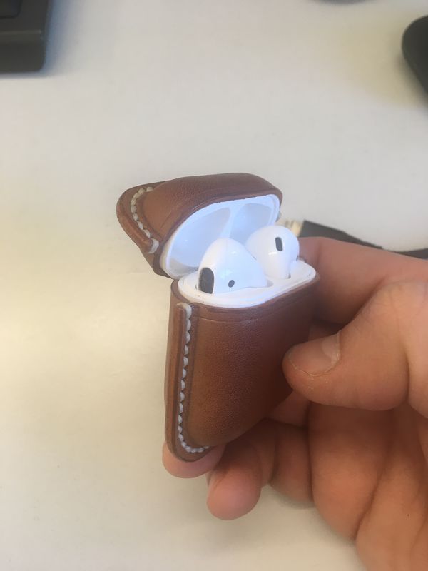 Кожаный чехол для AirPods своими руками