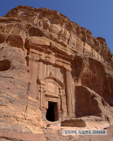 Иордания. Петра. Эль-Хазне. Новодел после приличного потопа