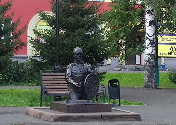 Памятники, способные удивить любого
