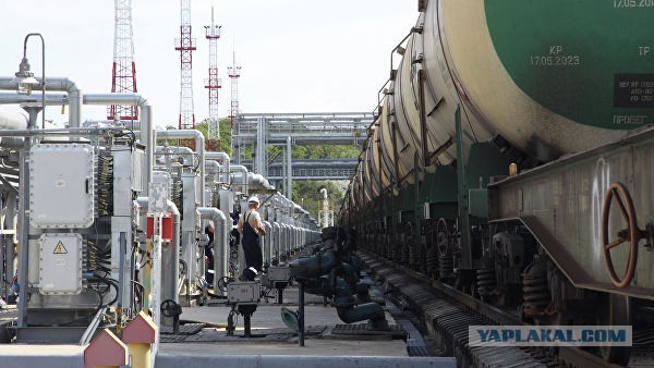 Запрет на поставки топлива на Украину вступил в силу