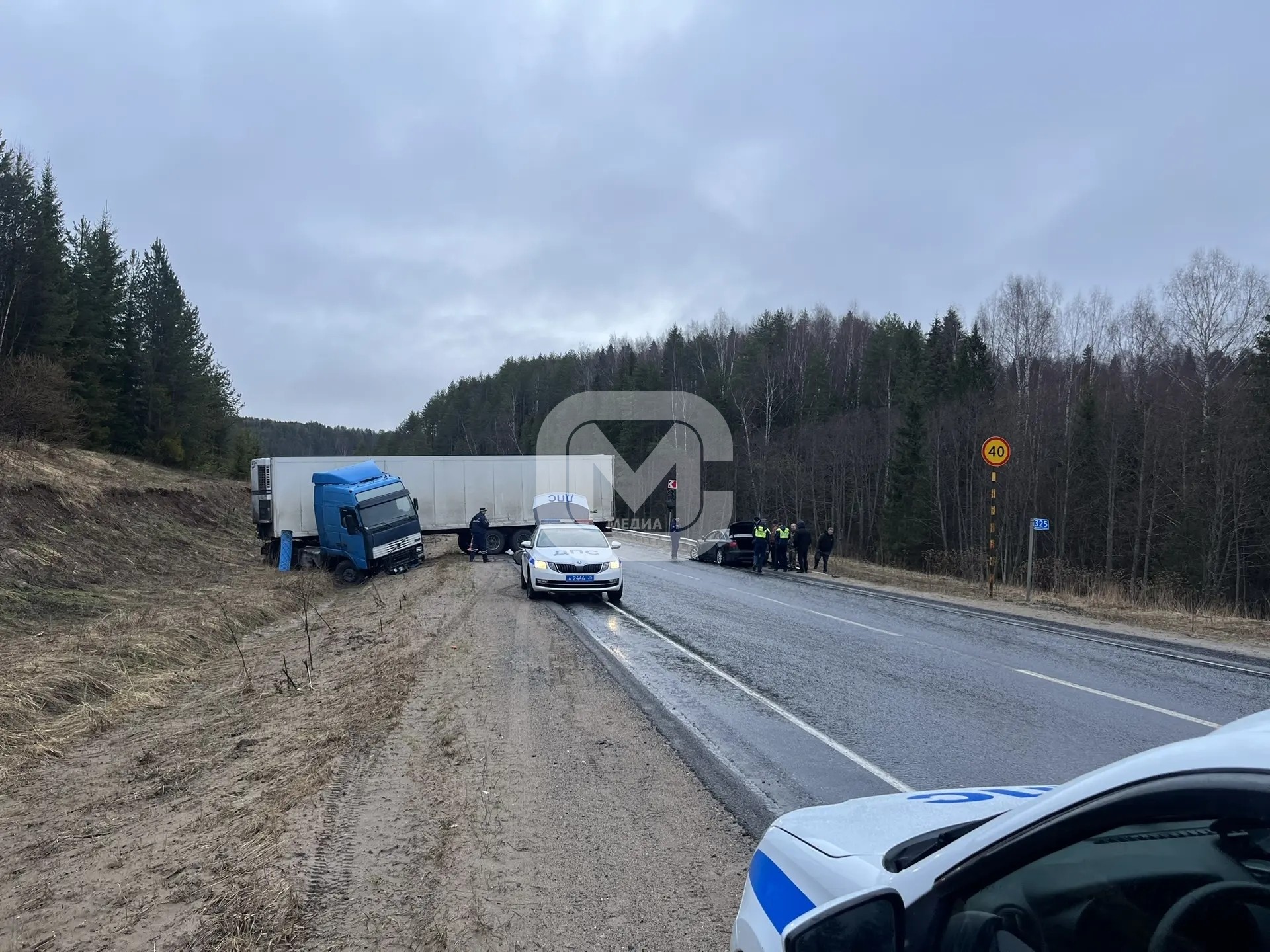В Великоустюгском округе фура столкнулась с легковушкой