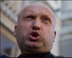 Украинский декпутат толкает речь в военкомате.