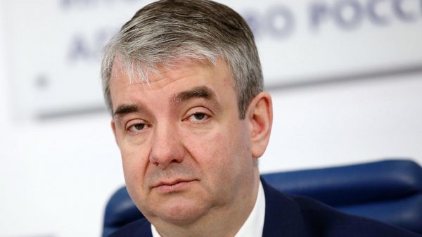 Глава Роструда считает, что россиянам следует больше работать