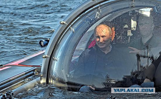 Путин погрузился в батискафе на дно Черного моря