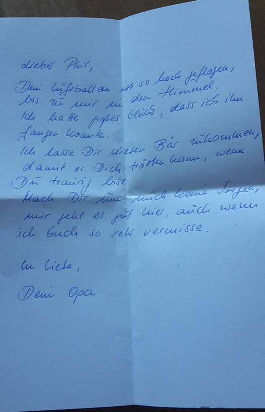 Мальчик отправил письмо умершему дедушке и получил ответ