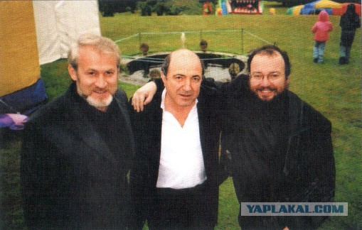 Чуть не сломал челюсть