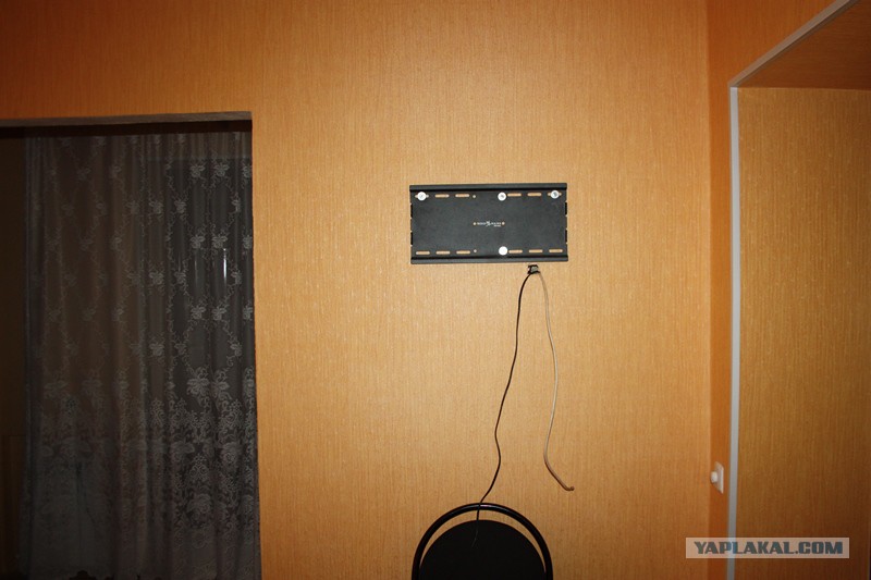 Как повесить ресивер триколор на стену к телевизору