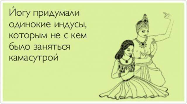 Красивые женщины занимаются йогой