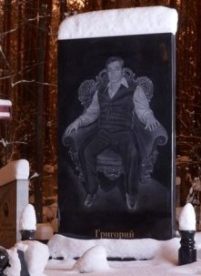 Роскошные надгробия бандитского кладбища под Екатеринбургом