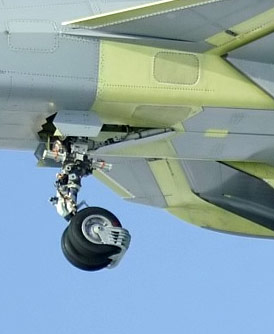 Необычная посадка Су-57 на аэродроме в Жуковском