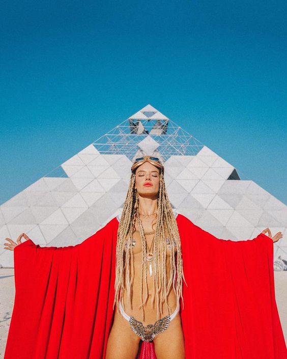 Подборка мадамов с фестиваля Burning Man