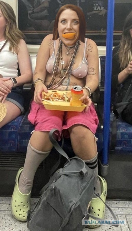 Фотожаба: шахматистка - ланч в метро