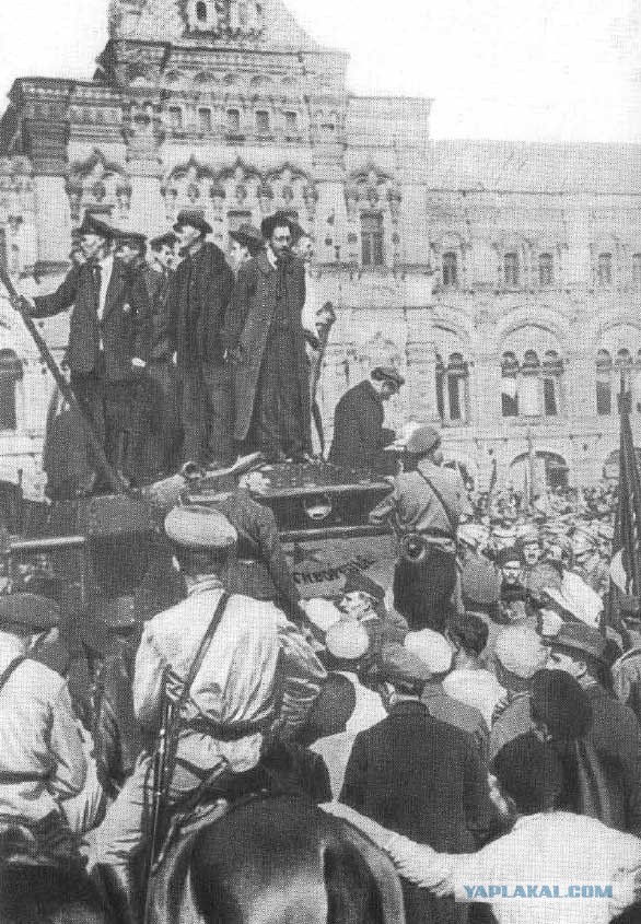 Фотографии связанных с историей Красной и Советской Армии.