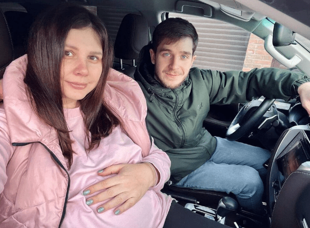 Жительница Краснодара увела мужчину из семьи, а через 13 лет вышла замуж за его сына, которого нянчила с 7 лет, и родила от него