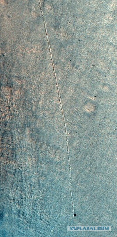 NASA: на Марсе и Луне движутся странные объекты