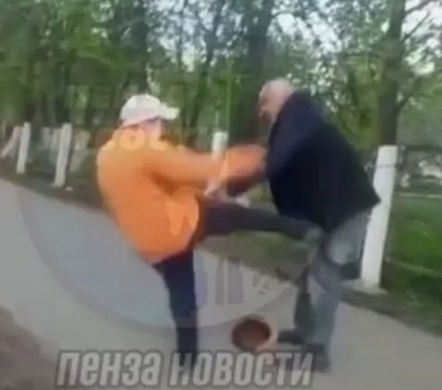 Два нокаута.