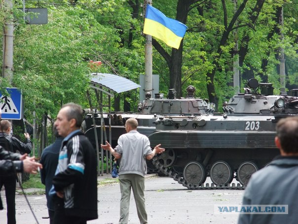 В Мариуполе стреляют! Есть раненые