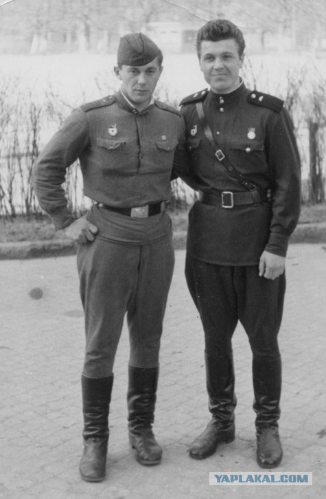 Армейские фотографии знаменитостей
