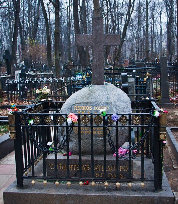Немного атмосферных фото со старых кладбищ