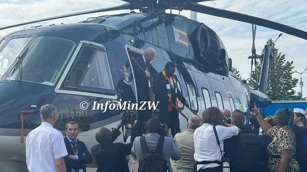 Путин подарил вертолет президенту Зимбабве