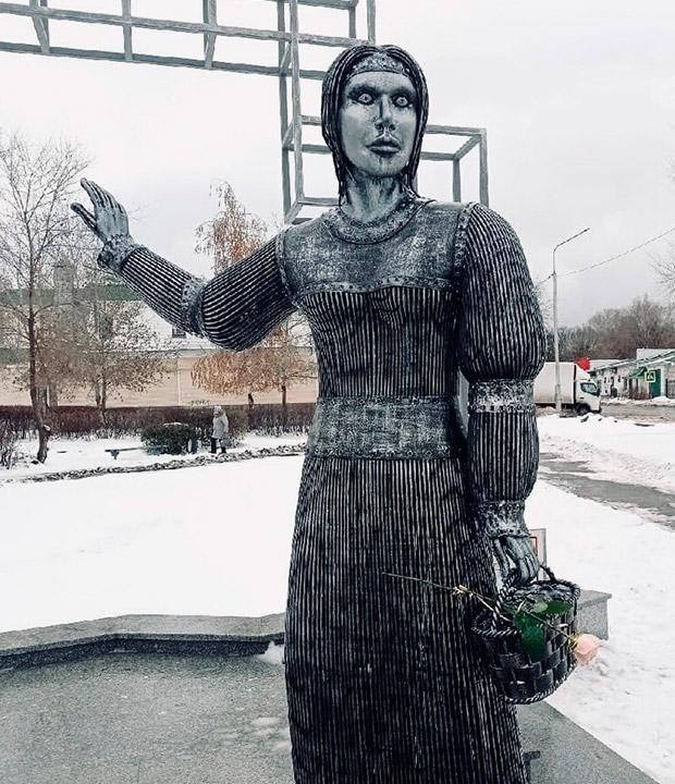 Памятник в Алтайском посёлке