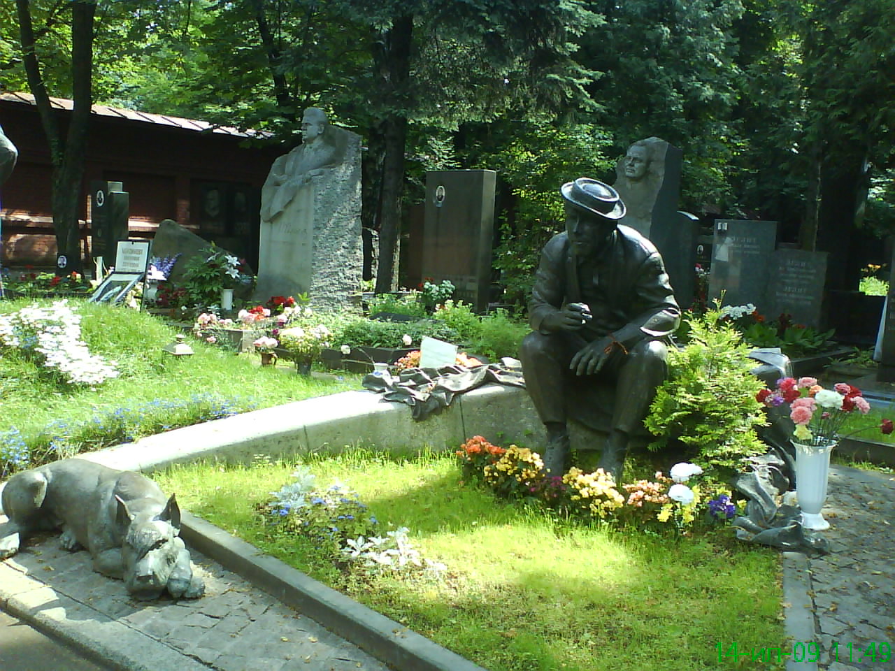 Могила Никулина Фото