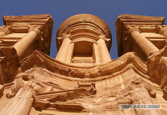 Иордания. Петра. Эль-Хазне. Новодел после приличного потопа