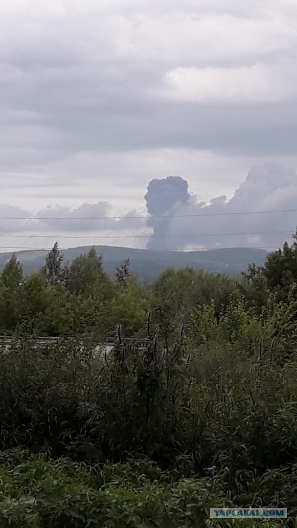 В Красноярском крае горит военный склад