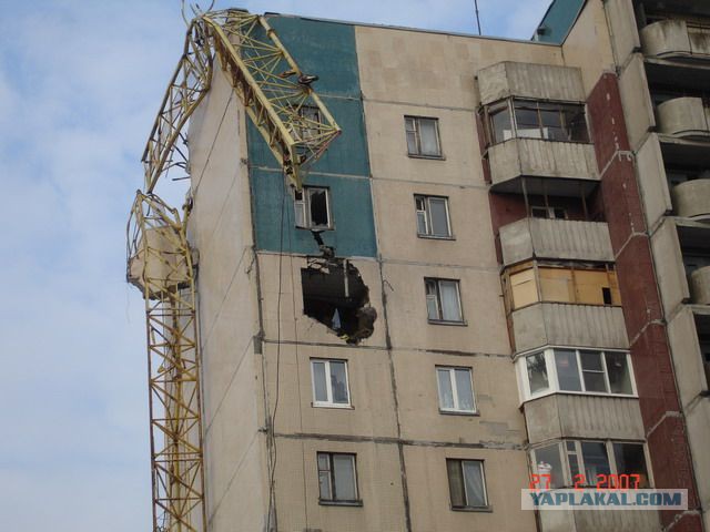 Кемерово. Упал строительный кран.