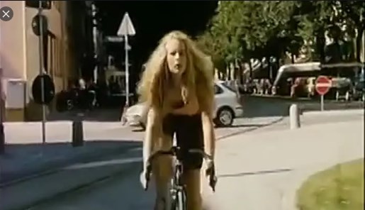Её велосипедные трюки сводят с ума!