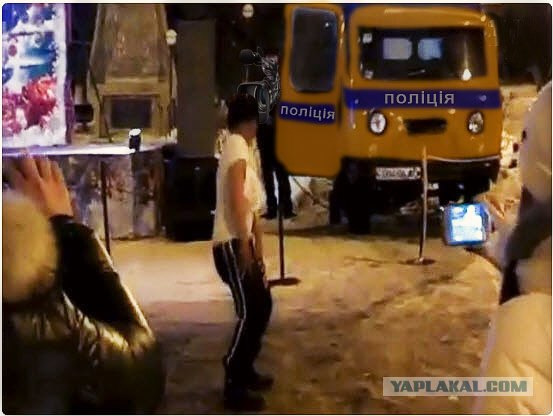 Танцы пьяной парочки!
