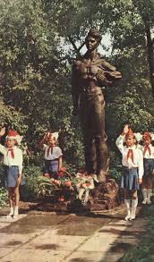С Днём Пионера!