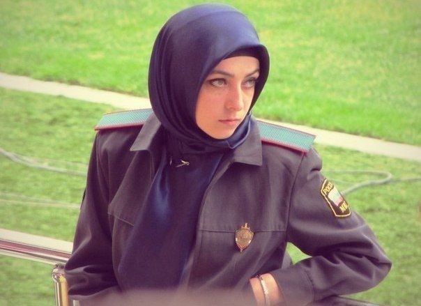 Полиция Шотландии вводит хиджаб в униформу женщин-офицеров