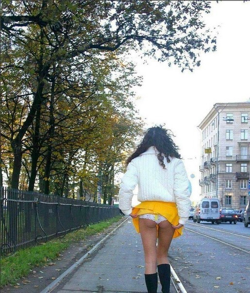 Нежно, тонко и красиво, взглядом обожгли игриво