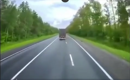 Подрезал коллегу - получи расквашенный нос!