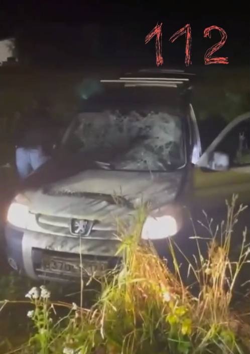Грабители "Магнита" в ЛО пошли на таран полицейского авто, но сразу же на своём пежо улетели в кювет — троих недогангстеров задержали вместе с добычей.