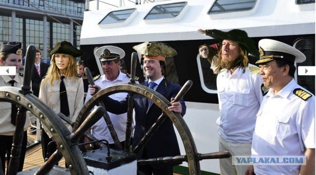 Медведев у руля