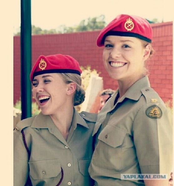 Девушки в армии разных стран мира