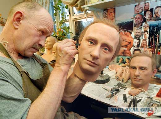 Оштрафовали на 300 тысяч рублей за маску Путина
