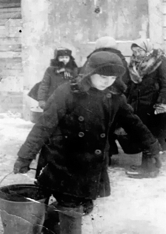 Я ведь умру, умру, а так хочется жить, уехать, жить, жить!Блокадный дневник Юры Рябинкина.