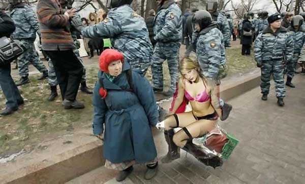 Фотожаба: Бесстрашная бабушка