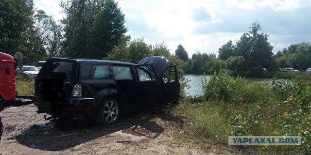 Mercedes GL с пьяным водителем и 9 пассажирами съехал в мелиоративный канал. На месте погибли двое взрослых и трое детей