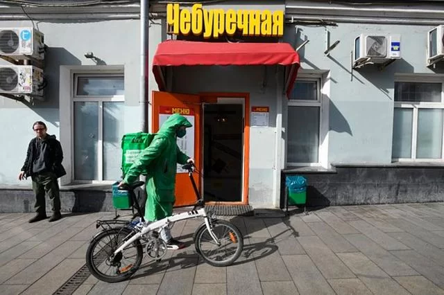 Москвичка и американец подрались из-за спора о Трампе и Байдене в чебуречной