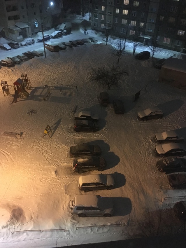 Почему парковку во дворах надо делать платной или запрещать?