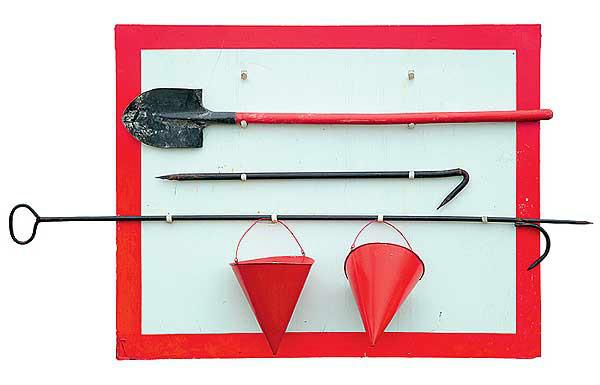 Для чего нужен ящик под духовкой в плите?