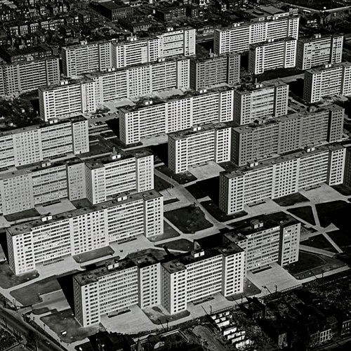 Как жилой комплекс Пруитт-Айгоу и Нью-Йорк 1970-х разрушили мечту о доступном жилье