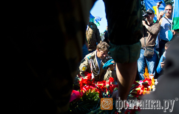 С Днем ВДВ, посоны!