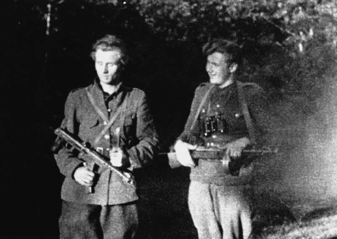 У тебя есть таблетки с ядом. Родина тебя никогда не забудет. Провал послевоенной операции английской разведки "Джунгли".