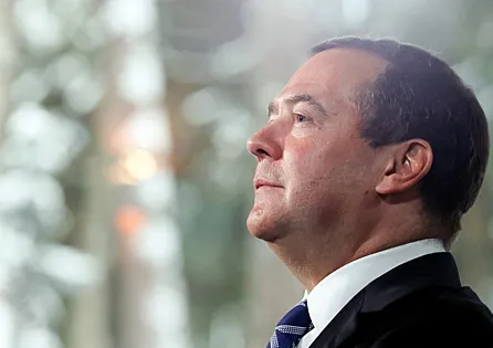 Медведев пригрозил уничтожать несогласованных с Россией миротворцев на Украине.