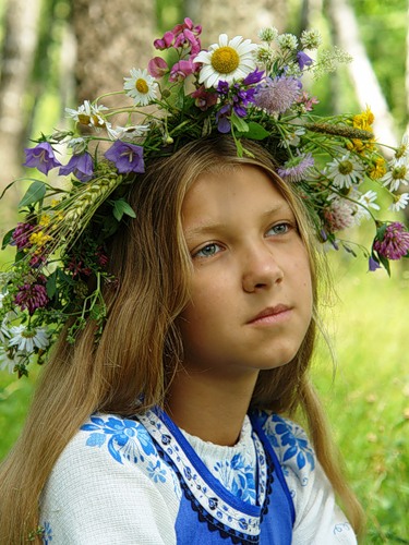 А есть и человеческие лица!